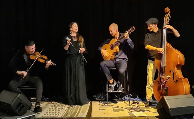 Hire Gypsy Jazz Group in Avignon
